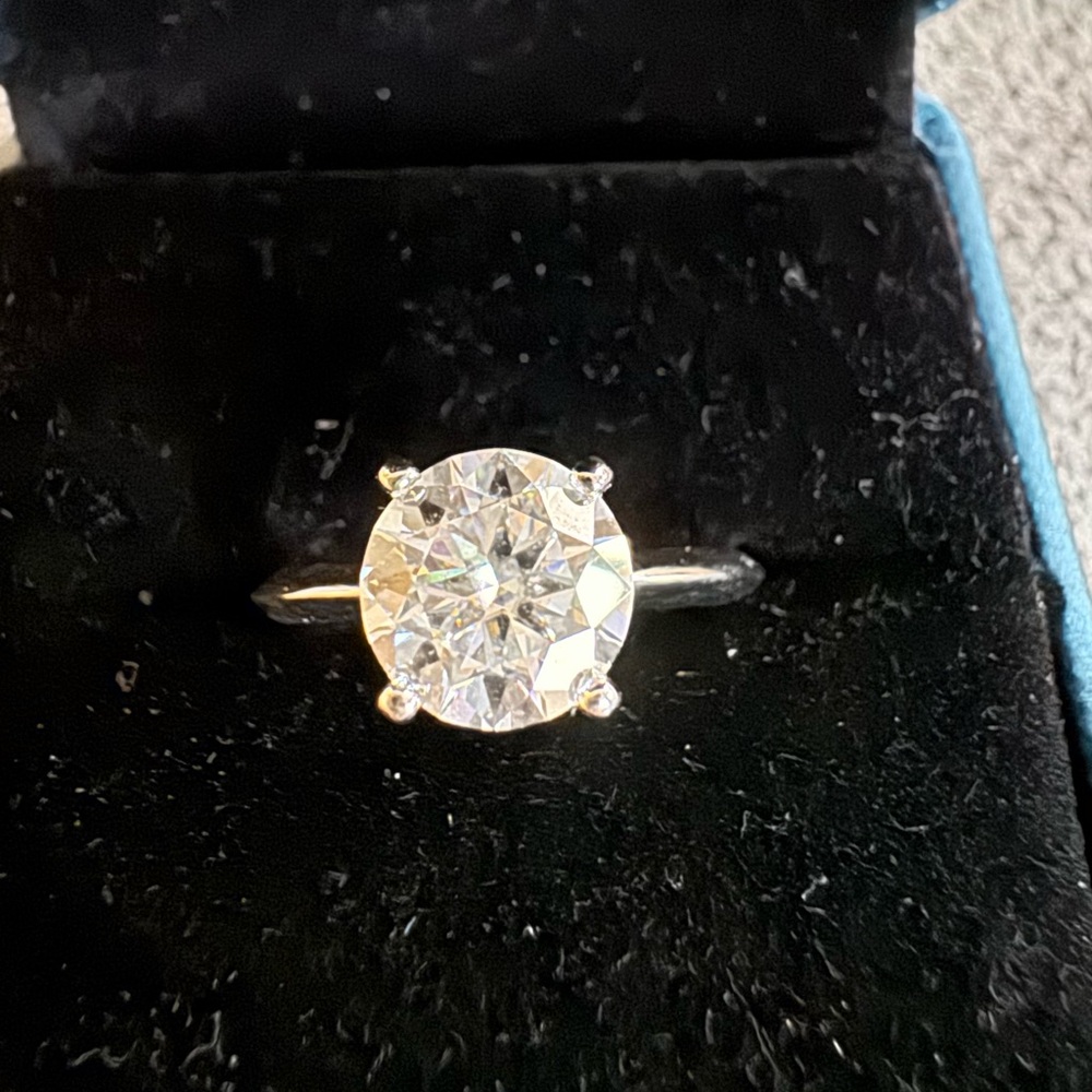 Elegant Silver Diamond Ring